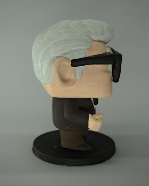 Carl visto de perfil derecho